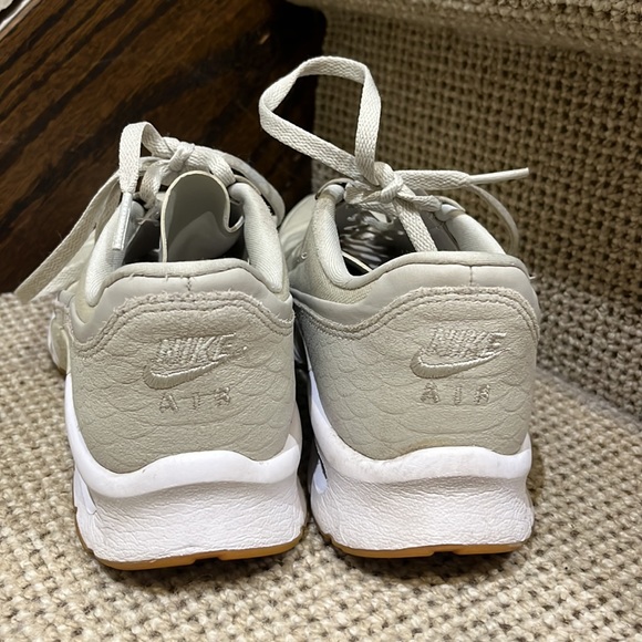 Nike Air - Picture 2 of 2